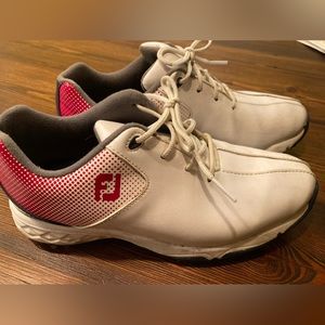 FootJoy Youth Golf Cleats size 5. Good used condition. Smoke free home.